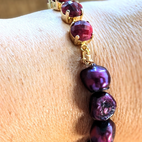 24 Total Carats Weight Natural Rough Ruby Wine Baroque Freshwater Pearl Bracelet - Picture 7 of 7